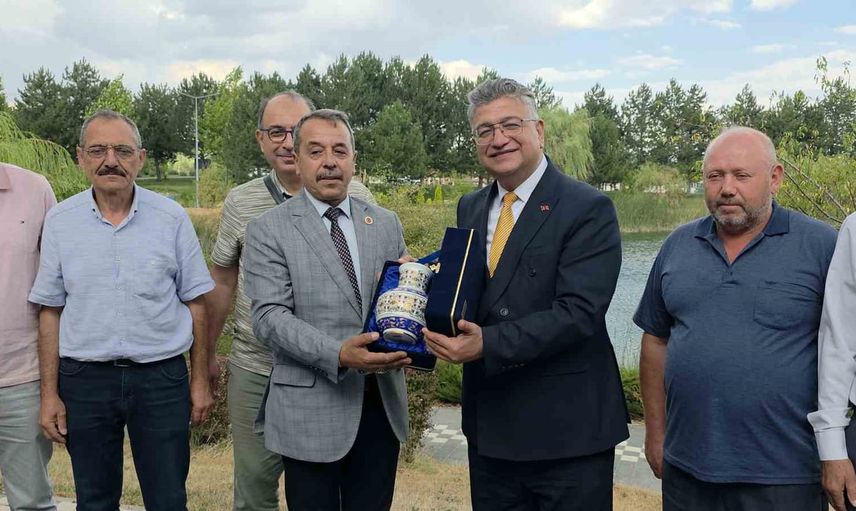 Mahalle muhtarlarıyla dayanışma: DPÜ'de piknik buluşması