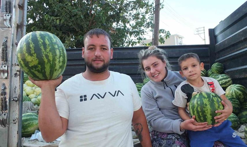 Burhaniye pazarında turfanda güz karpuzu gelir kaynağı oldu