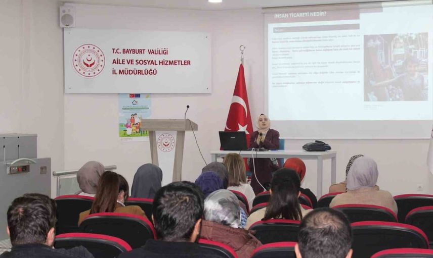 Sosyal hizmet personeli Bayburt'ta insan ticareti mağdurlarının korunmasına odaklandı