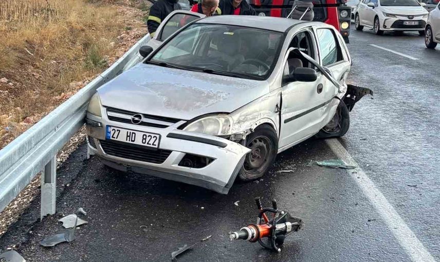 Yol ortasında zincirleme kaza: Gölbaşı-Kahramanmaraş yolunda 4 yaralı