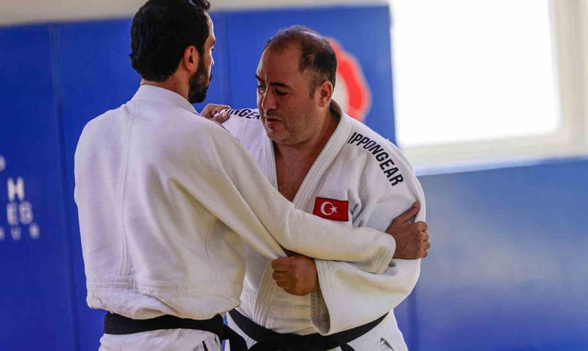 Minderde engelleri aşan irade: görme engelli judocu Gökhan Biçer 2028'i hedefliyor