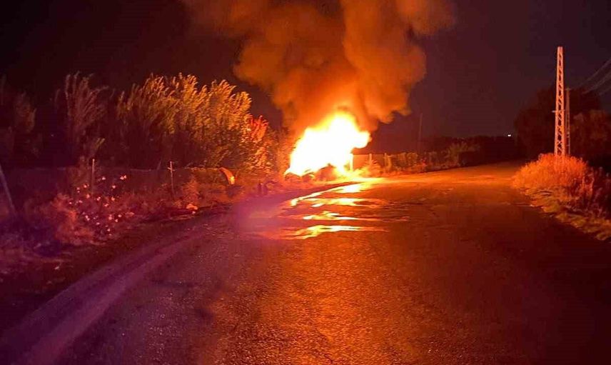 Erzincan'da Ertuğrul Gazi Mahallesi'nde araç yangını kısa sürede kontrol altına alındı