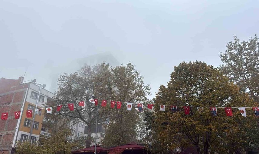 Sis tabakası şehri sararken Bilecik sabahı fotoğraflara döndü