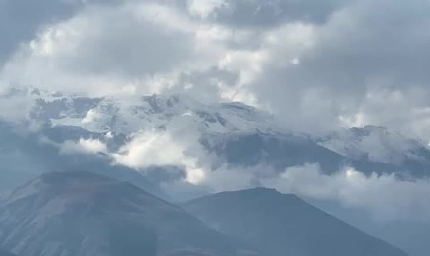 Yüksekova'da Cilo Dağları zirveleri karla kaplandı