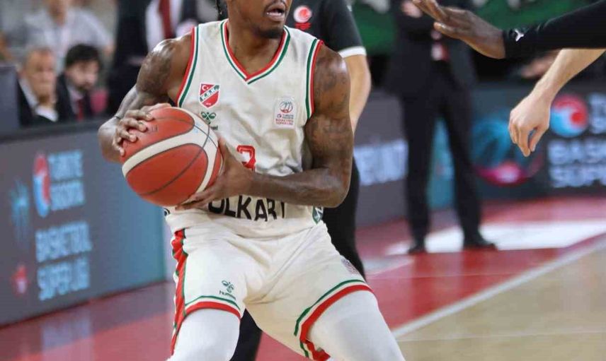 İzmir'de uzatma heyecanı: Karşıyaka Galatasaray'ı 78-71 mağlup etti