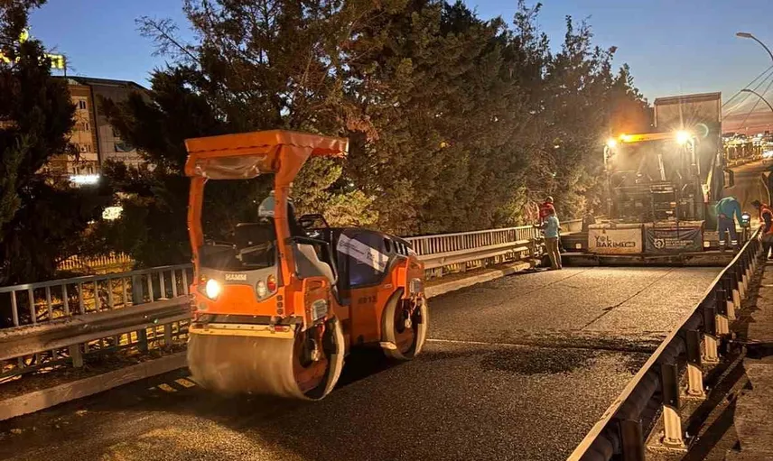 Adalet köprüsü'ne 450 metrelik yeni asfalt serimi gün doğmadan tamamlandı