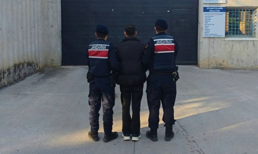 Bafra jandarması 11 yıl 3 ay hapis cezası bulunan zanlıyı gözaltına aldı