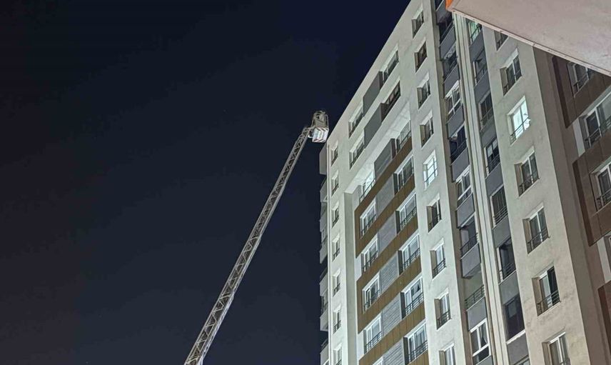 Kayseri'de 13. kattan çıkan yangında balkon düşüşü can aldı