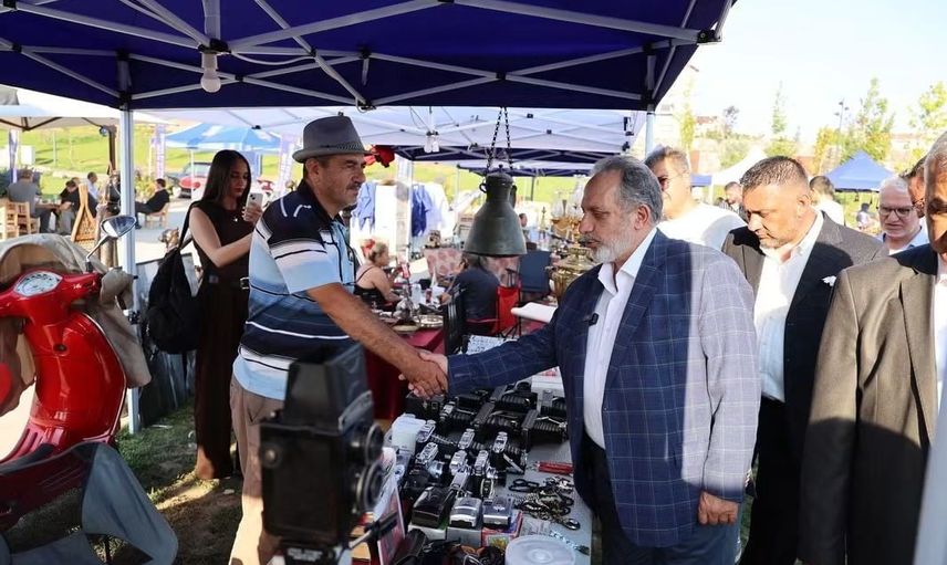Talas'ta 100 bin parçalık antika fuarı geçmişe kapı araladı
