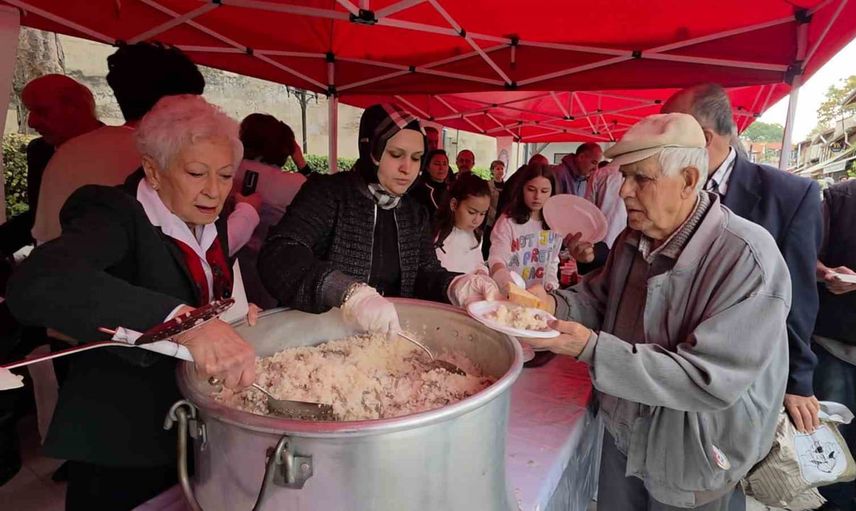 Kütahya'da Mevlana geleneği sürdü: 819'uncu yılda pilav, ayran ve dualar