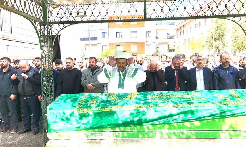 Aynı minberden son görev: imam kardeş ağabeyinin cenaze namazını kıldırdı