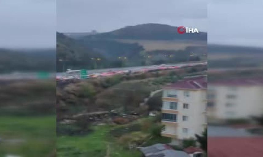 Otobanda kontrolden çıkan servis aracı devrildi: Altındağ'da 3 yaralı