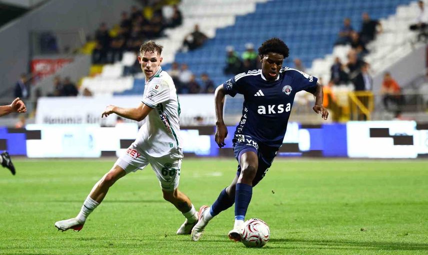 Kasımpaşa ve Konyaspor ilk yarıda gol sesi çıkmadı
