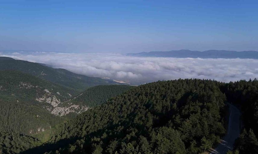 Düvenlik Yaylası'nda bulut denizi kartpostallık manzaralar yarattı