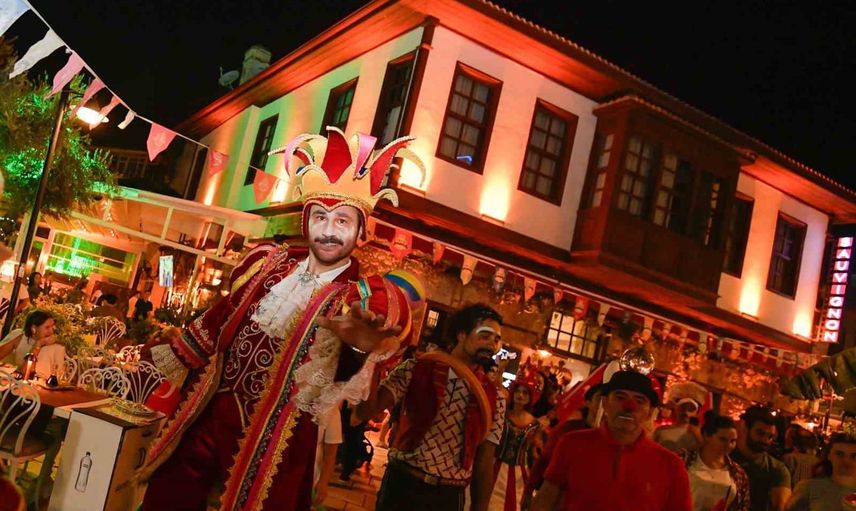 Kaleiçi'nde sokaklar dünya şehirlerini ağırlıyor: Uluslararası Kaleiçi Old Town Festivali 11'inci yılında