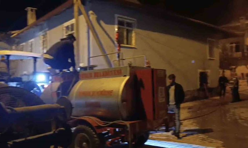 Muhtarın gönüllü tankerle anında müdahalesi Sazlı'da yangını kontrol altına aldı