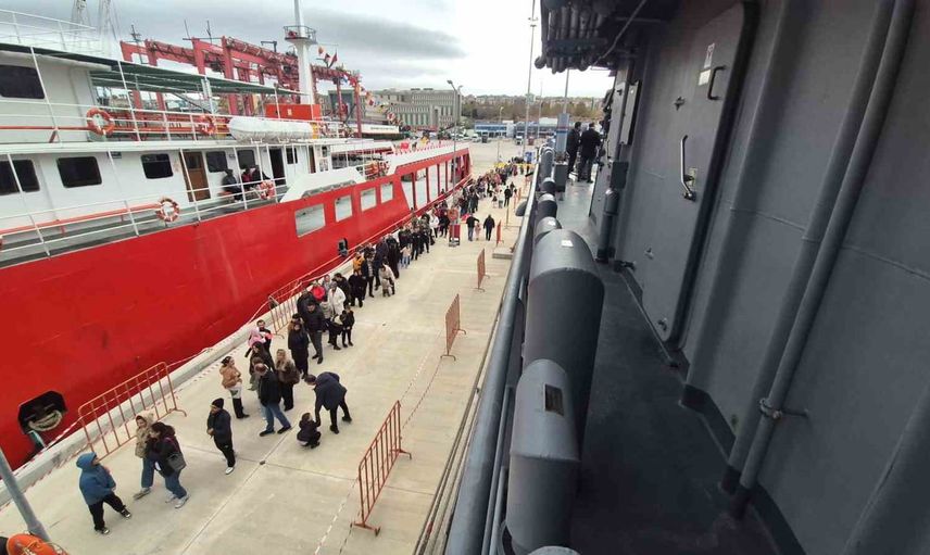Tekirdağ'da TCG Işın ziyaretçi akınına uğradı