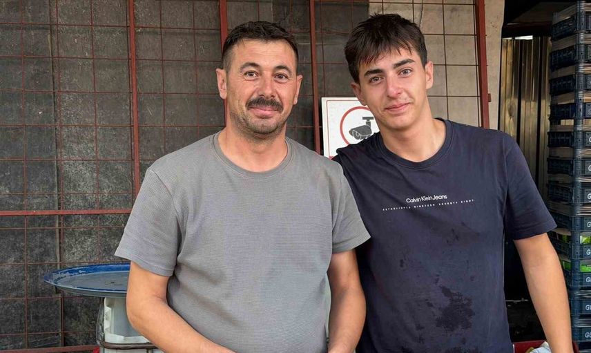Üç kuşaktır süren pazarcılık geleneğini baba ve oğlu yaşatıyor