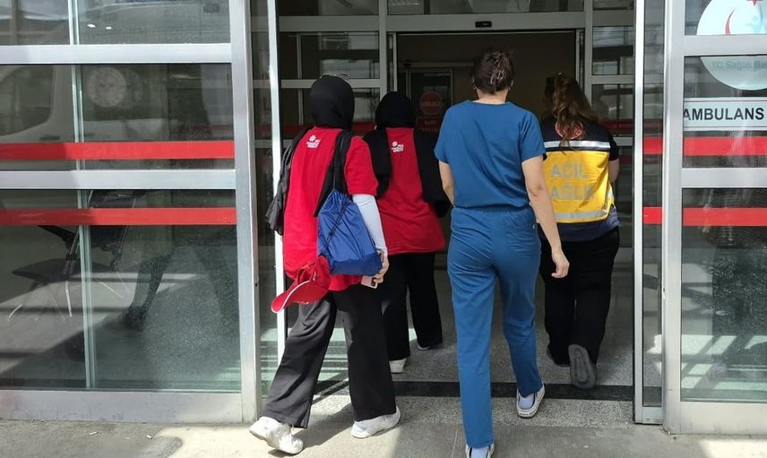 Altınşehir programında yemekten sonra rahatsızlanan 4 öğrenci hastaneye kaldırıldı