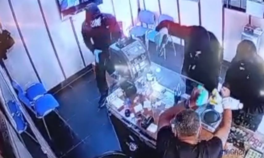 Perilikaya'da kuyumcuya biber gazı ve silahla girip 5,6 milyon tl değerinde altın çaldılar