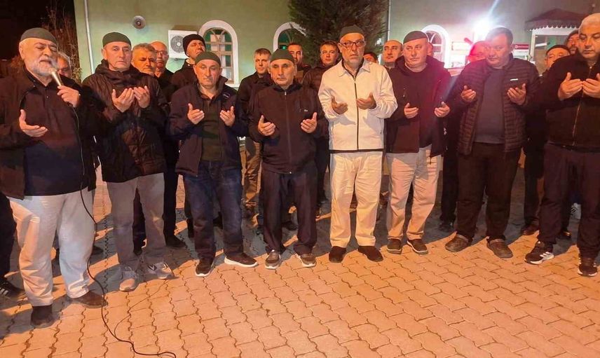Hisarcık'ta kutsal yolculuk için 23 kişilik umre kafilesi uğurlandı