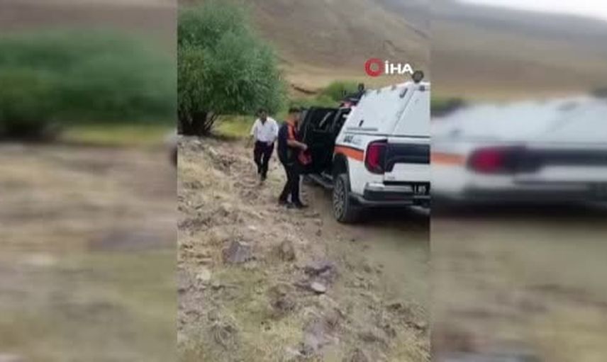 Dereyi aşma girişimi can aldı: Başkale'de 20 yaşındaki çoban kurtarılamadı