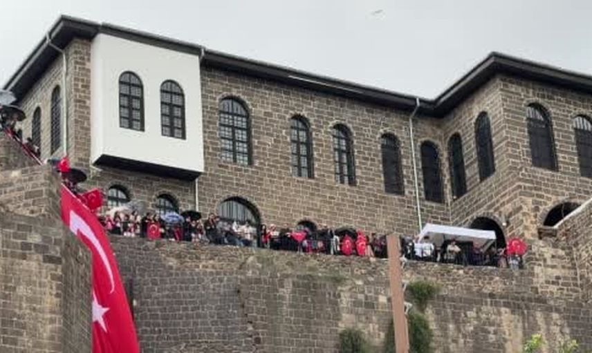 Solotürk, Diyarbakır surlarında tarihle gökyüzünü buluşturdu