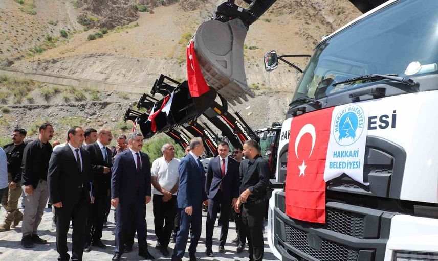 Hakkâri'ye 128 milyonluk filo takviyesi: 20 araç hizmete girdi