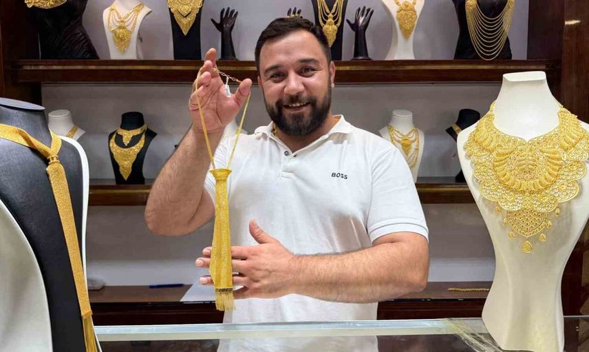 Düğünlerin yeni gösterişi: Gaziantep'in altın kravat modası
