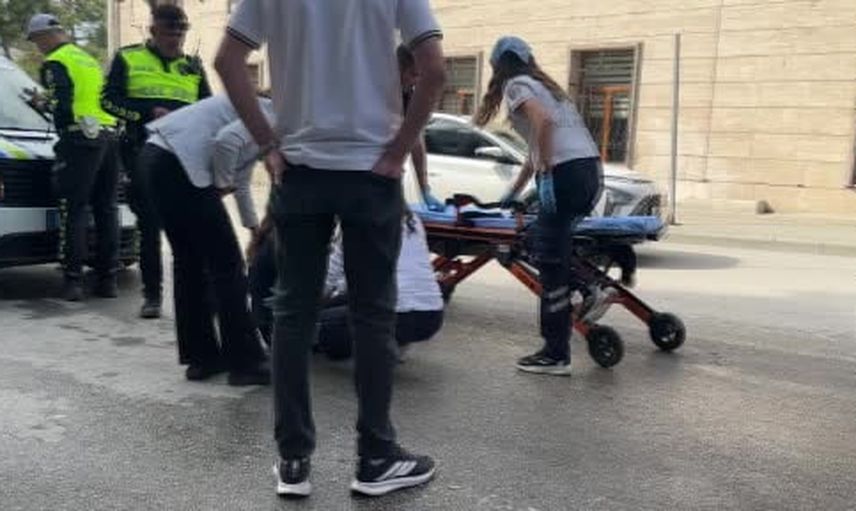 Burdur'da Gazi Caddesi'nde motosiklet devrildi: sürücü hastaneye kaldırıldı