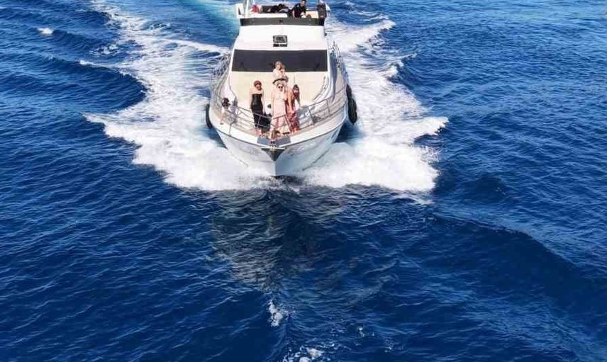 Turistleri büyüleyen yunus sürüsü Alanya açıklarında dronla kaydedildi