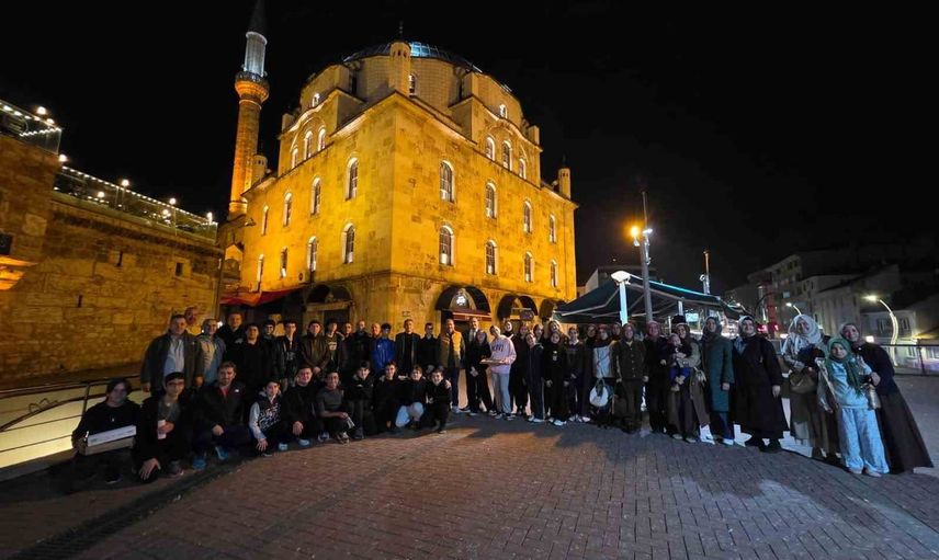 camide güçlenen bağlar: Bolu Fen Lisesi öğrencileri aileleriyle yatsıyı kıldı