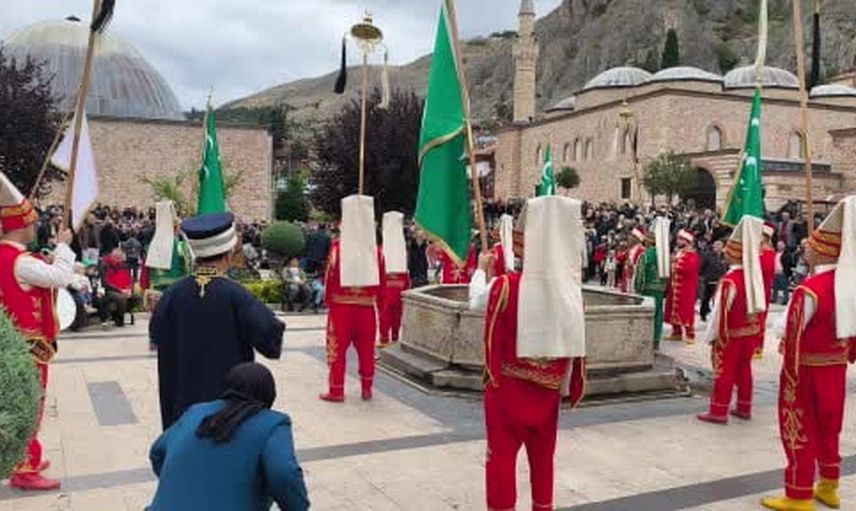Minikler Tokat'ta mehter eşliğinde amin alayıyla eğitime uğurlandı