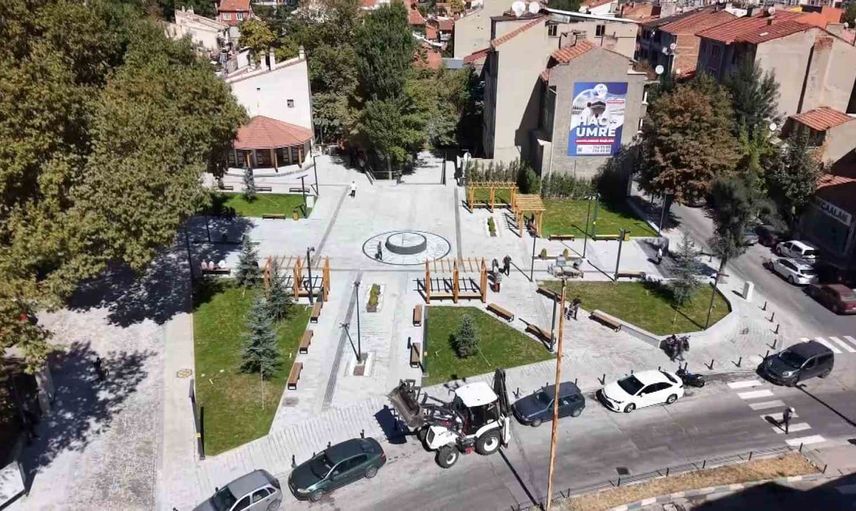 Kütahya’da Ulu Cami meydanı tarihle günümüzü buluşturacak şekilde düzenlendi
