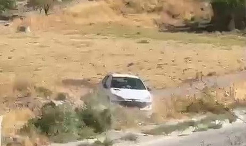 Esentepe yolunda park hatası sonucu otomobil şarampole yuvarlandı