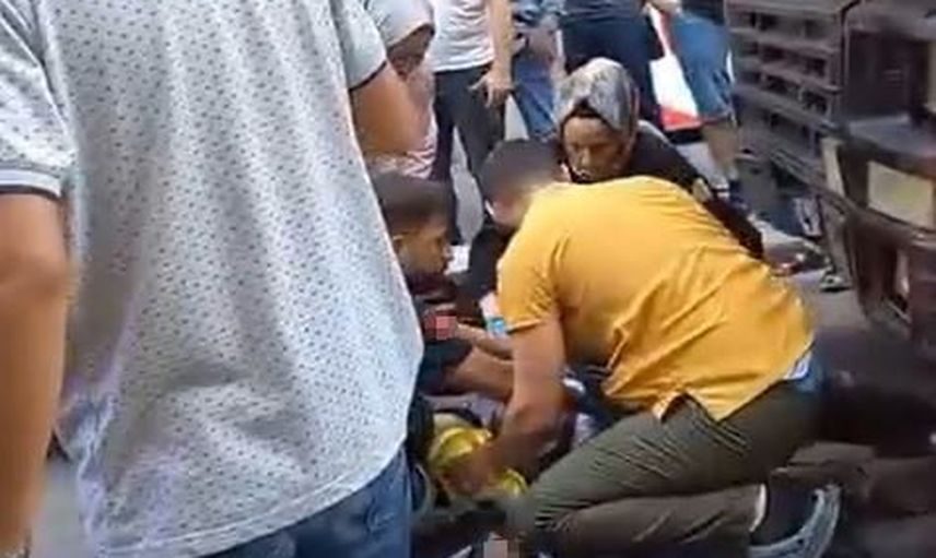 Küçükçekmece’de Bağlar Caddesi'nde hafriyat kamyonunun çarptığı kişi ağır yaralandı