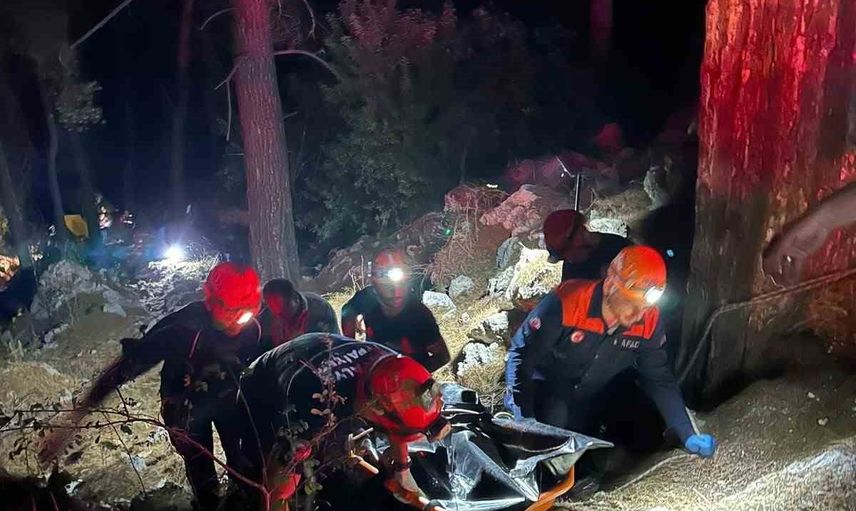 Konyaaltı'nda uçuruma yuvarlanan aracın üç kurbanı ailelerine teslim edildi