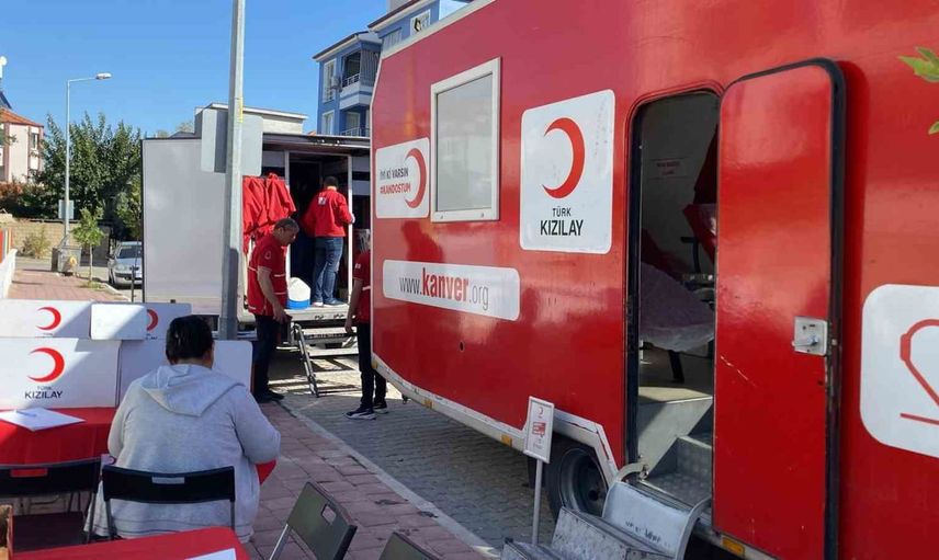 Okul bahçesinde küçük el büyük fark yarattı: 26 ünite kan toplandı