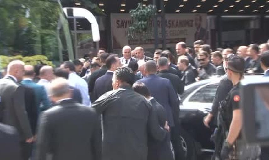Memleketi Rize'de cuma buluşması: Erdoğan cami çıkışında vatandaşlarla sohbet etti