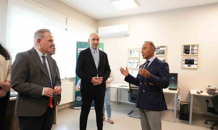 Kocaeli Sağlık ve Teknoloji Üniversitesi'nde gerçek donanım deneyimi sunan laboratuvar açıldı