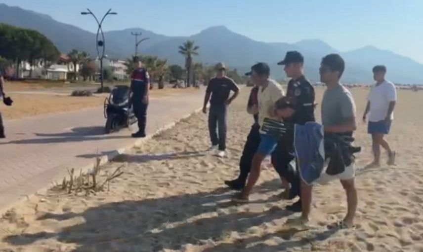 Kuşadası'nda yaz tatilini huzursuz eden çantacı suçüstü yakalandı