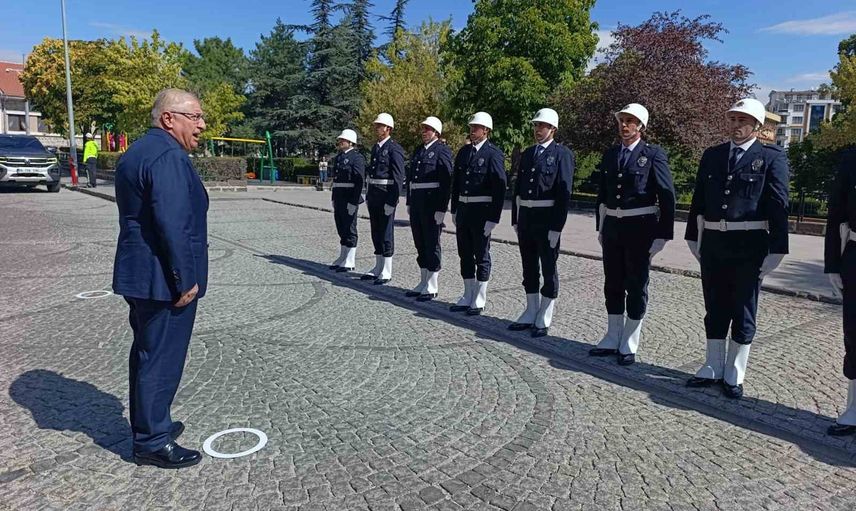 Afyonkarahisar'da protokol ziyaretleri gerçekleştiren bakan Yaşar Güler