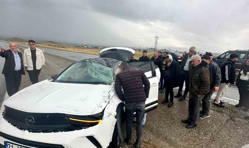 Silvan'da yağmur sonrası direksiyon hakimiyeti kaybı: 1 yaralı