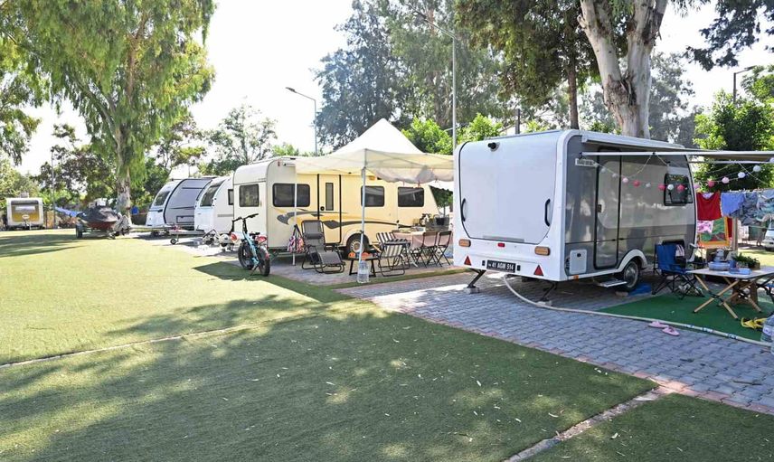 Sonbaharın rotası: Konyaaltı karavan parkı oldu