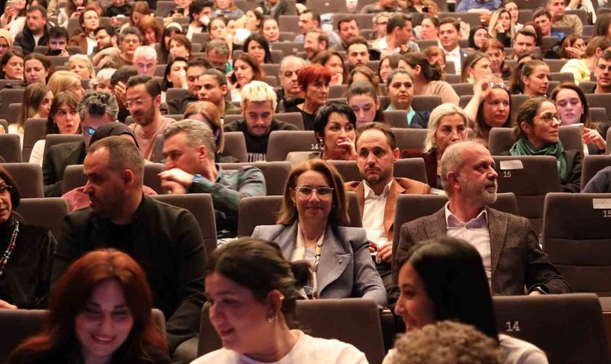 Seyircinin oyu finali belirleyecek: Kocaeli şehir tiyatroları 29. sezonunu açıyor