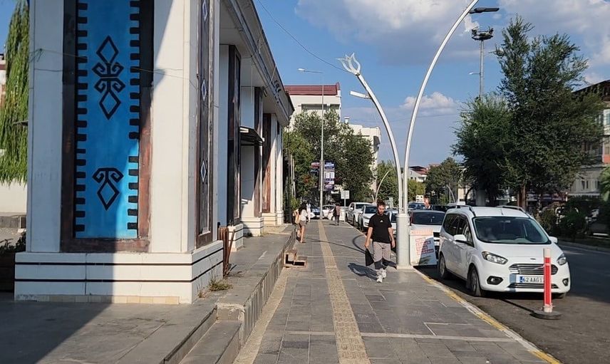 Bunaltıcı sıcakta Munzur’da ağustosta karla kartopu keyfi