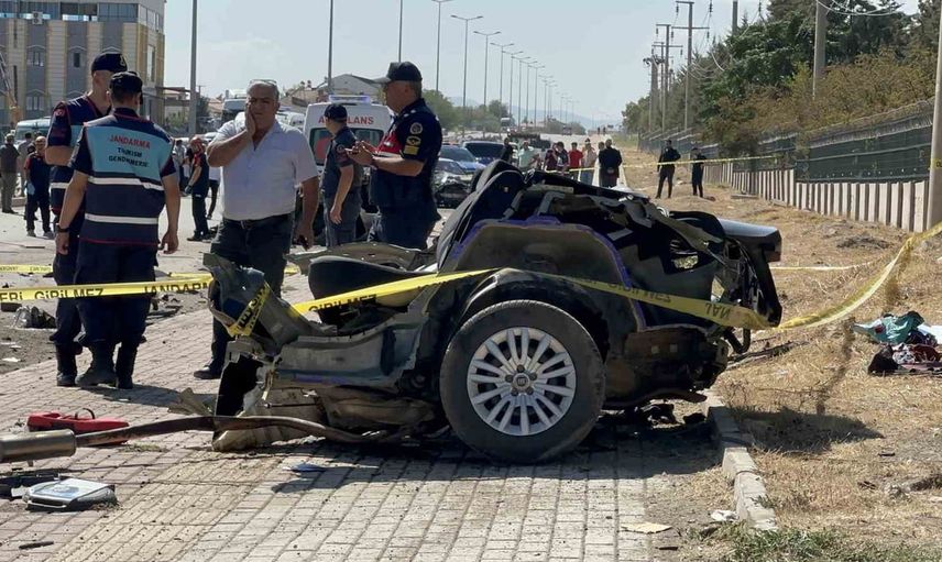 Elazığ-yurtbaşı yolunda çarpışma anı kamerada
