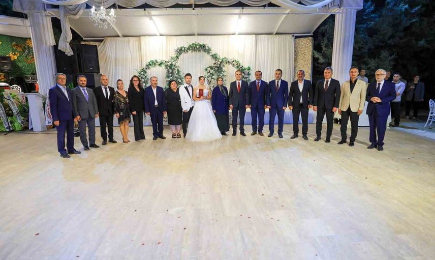 Vali Akbıyık şehit yakınlarının mutlu gününde nikâh şahidi oldu