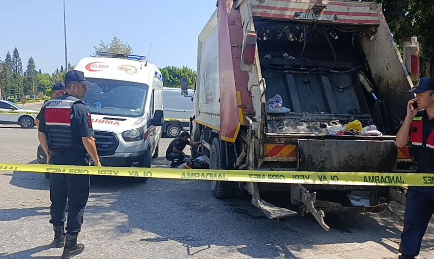 Manavgat'ta çöp kamyonu altında kalan temizlik işçisi yaşamını yitirdi