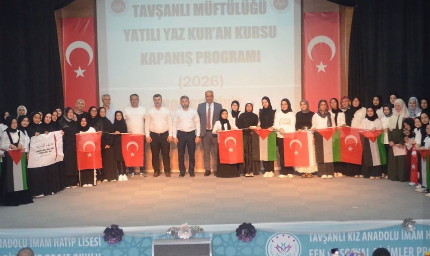 Tavşanlı'da yaz Kur'an kursu kapanışında öğrenciler hünerlerini gösterdi